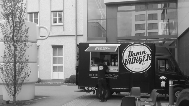 Die Jungs von Damn Burger sorgten für die Verpflegung